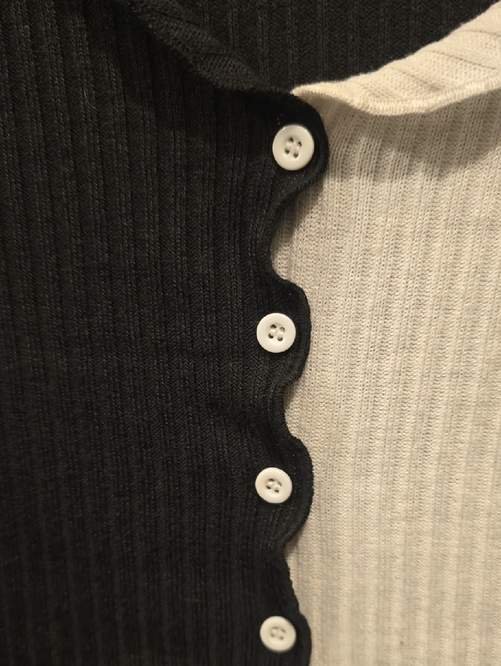 Ribbed Split Colour Crop Top - Picture 3 of 3